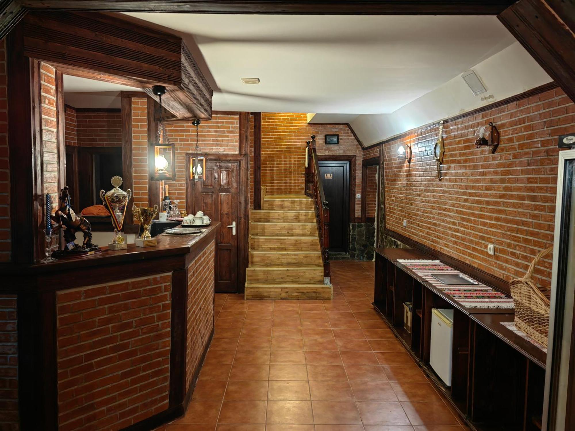 Pensiunea Millenium Sibiu With Parking - Motorcycle Friendly Travel Routes Ngoại thất bức ảnh