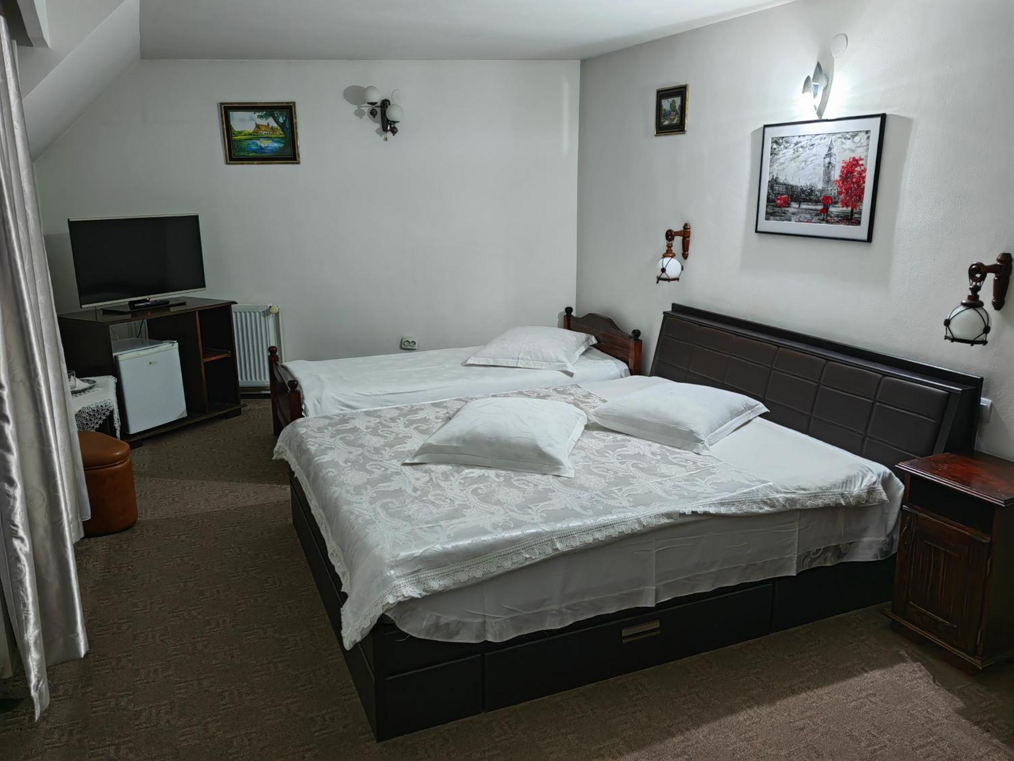Pensiunea Millenium Sibiu With Parking - Motorcycle Friendly Travel Routes Ngoại thất bức ảnh